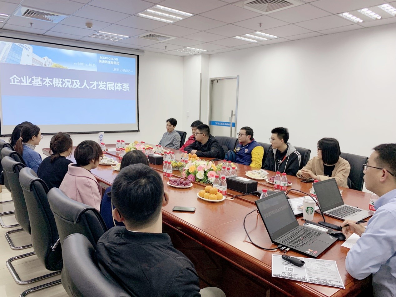 走进GA黄金甲，，，，与学子共话生长